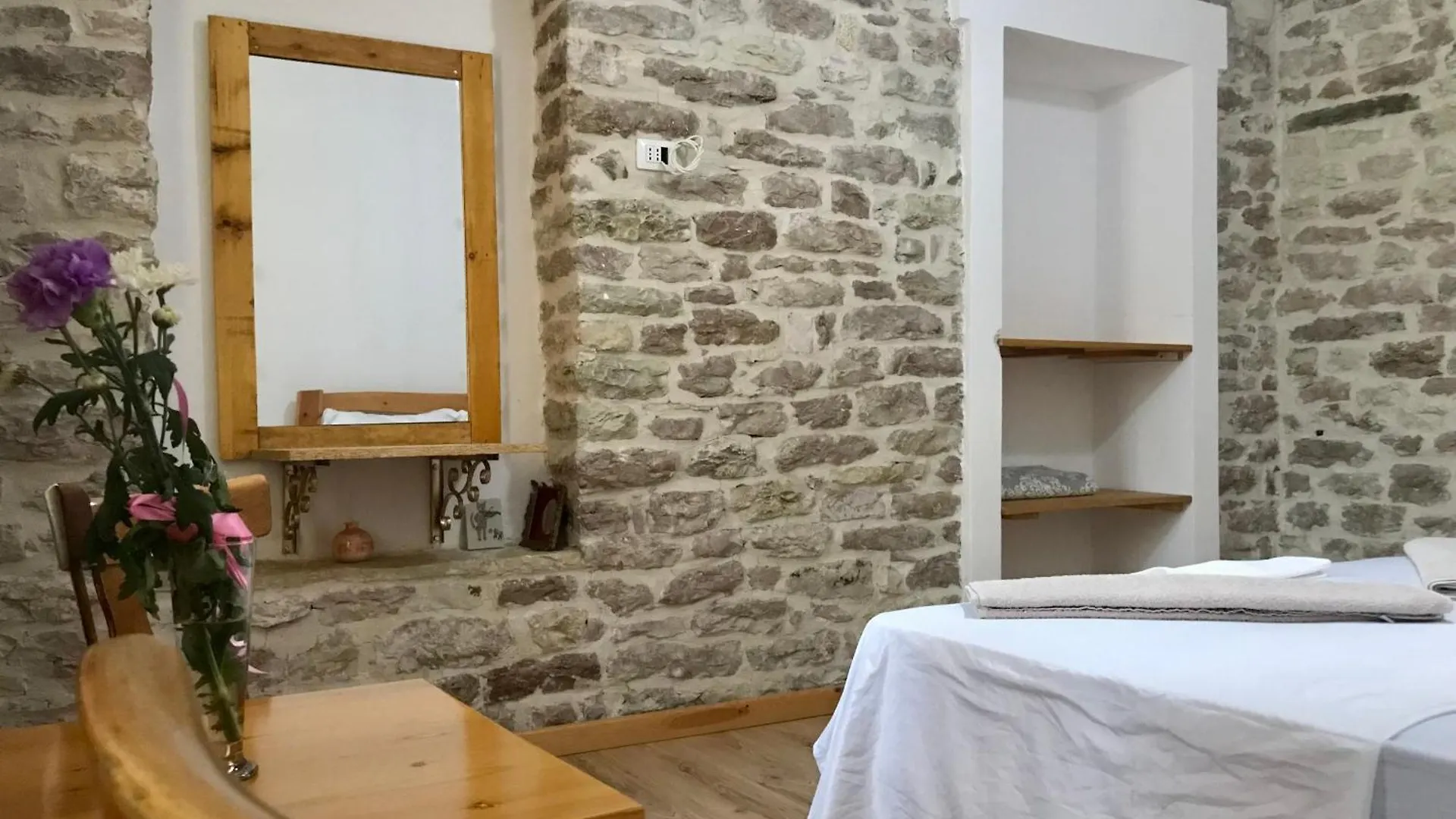 Aparthotel Vila Eri Gjirokastër