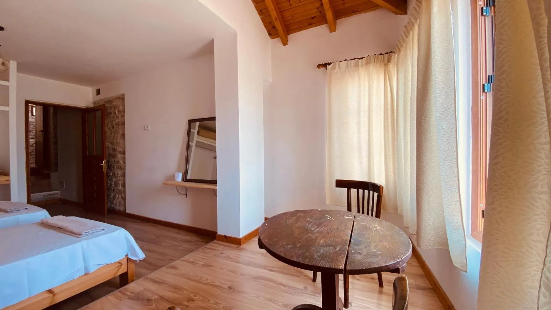 Aparthotel Vila Eri Gjirokastër