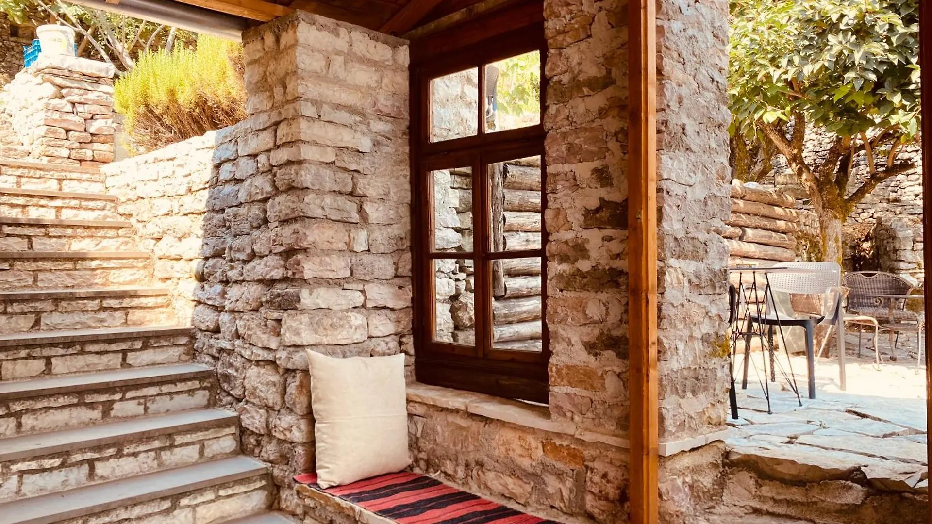 Aparthotel Vila Eri Gjirokaster Albania