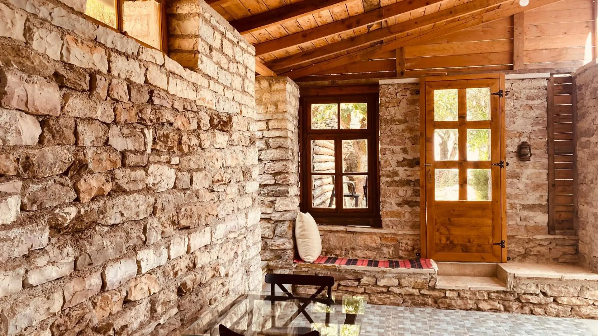 Vila Eri Gjirokastër