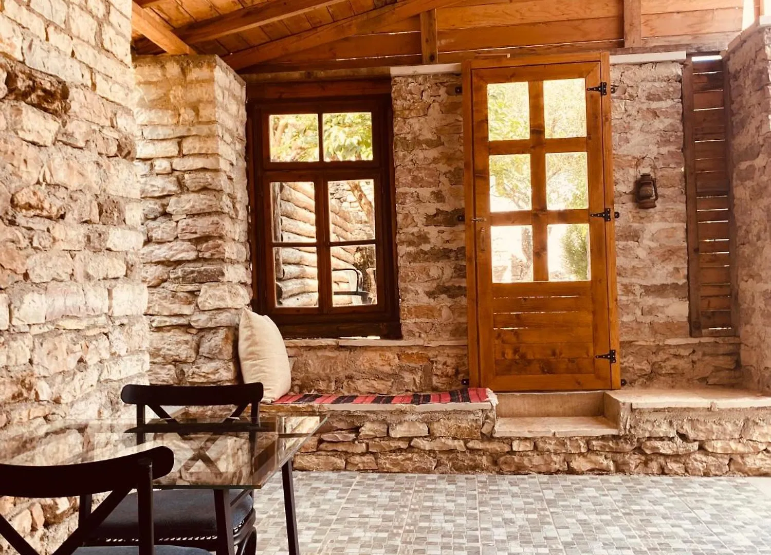 Vila Eri Gjirokastër