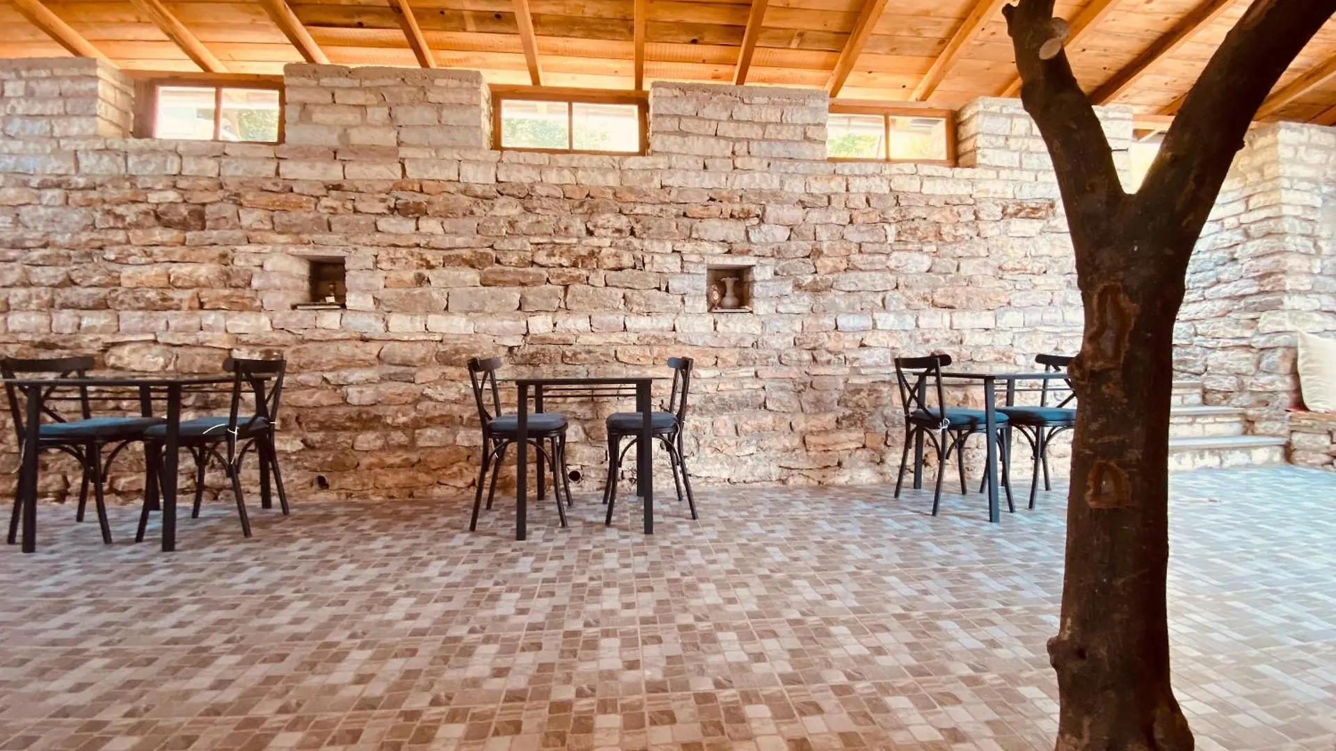 Vila Eri Gjirokastër 0*,