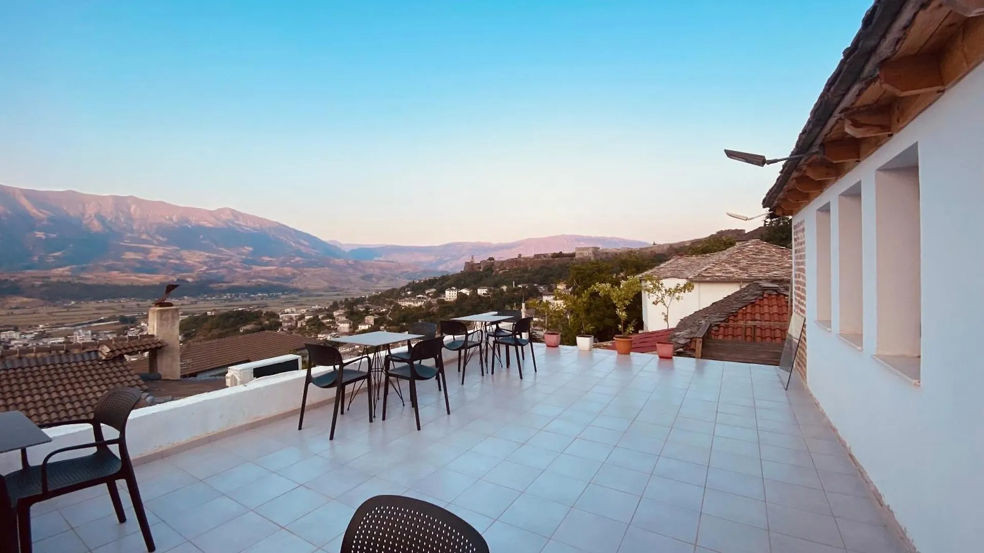 Vila Eri Gjirokastër
