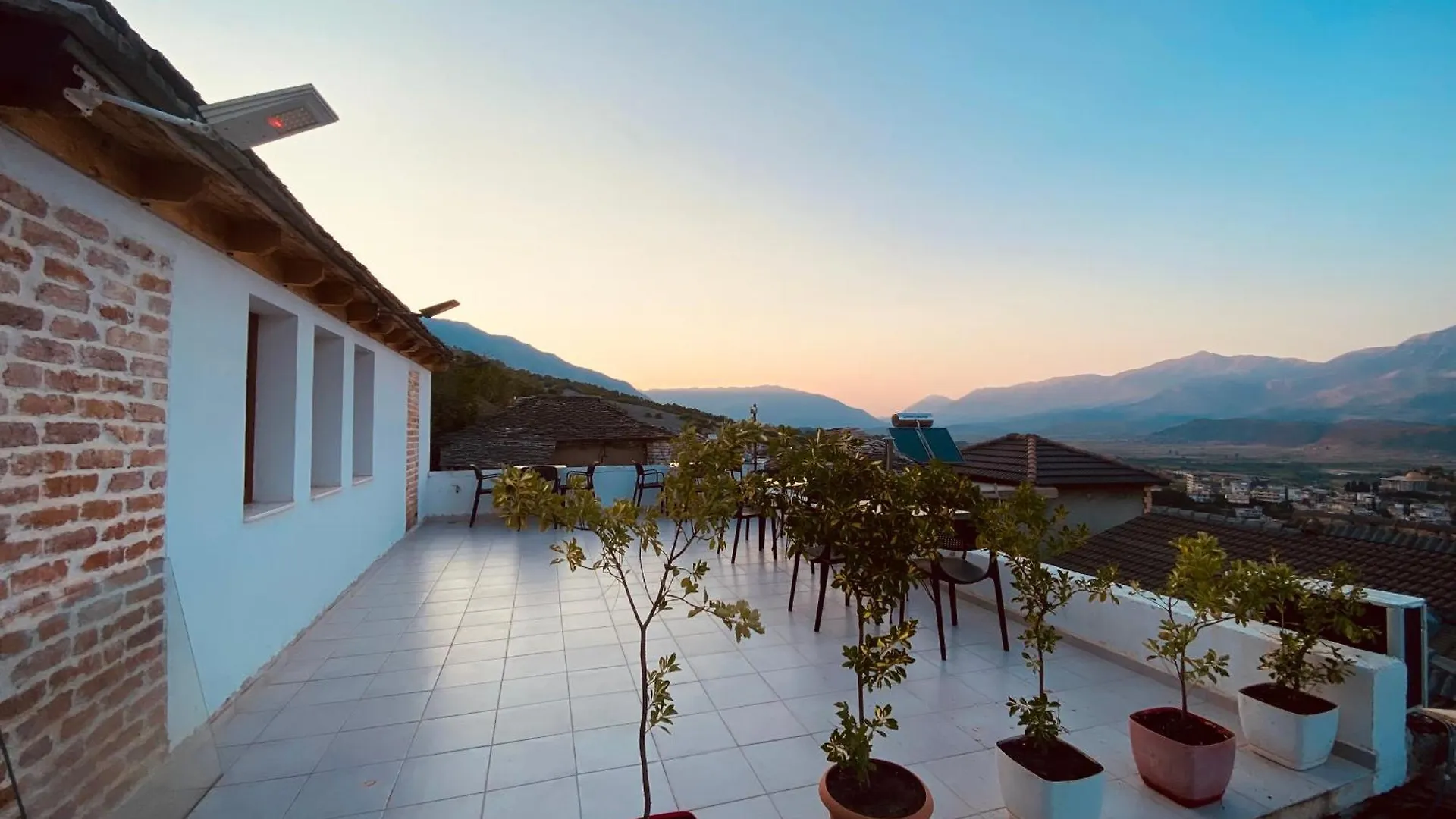 Aparthotel Vila Eri Gjirokastër