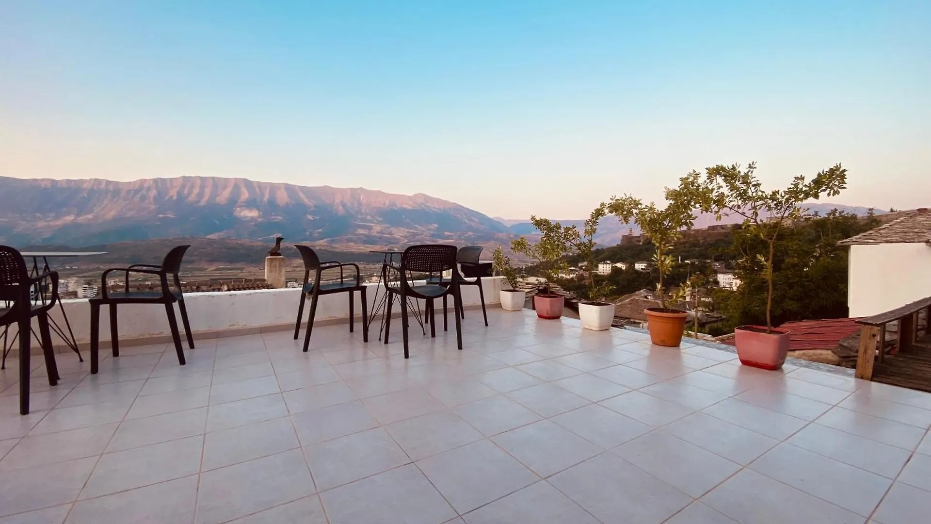 Vila Eri Gjirokastër Aparthotel