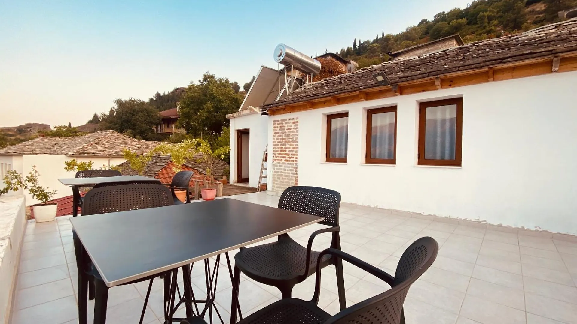 Vila Eri Gjirokastër