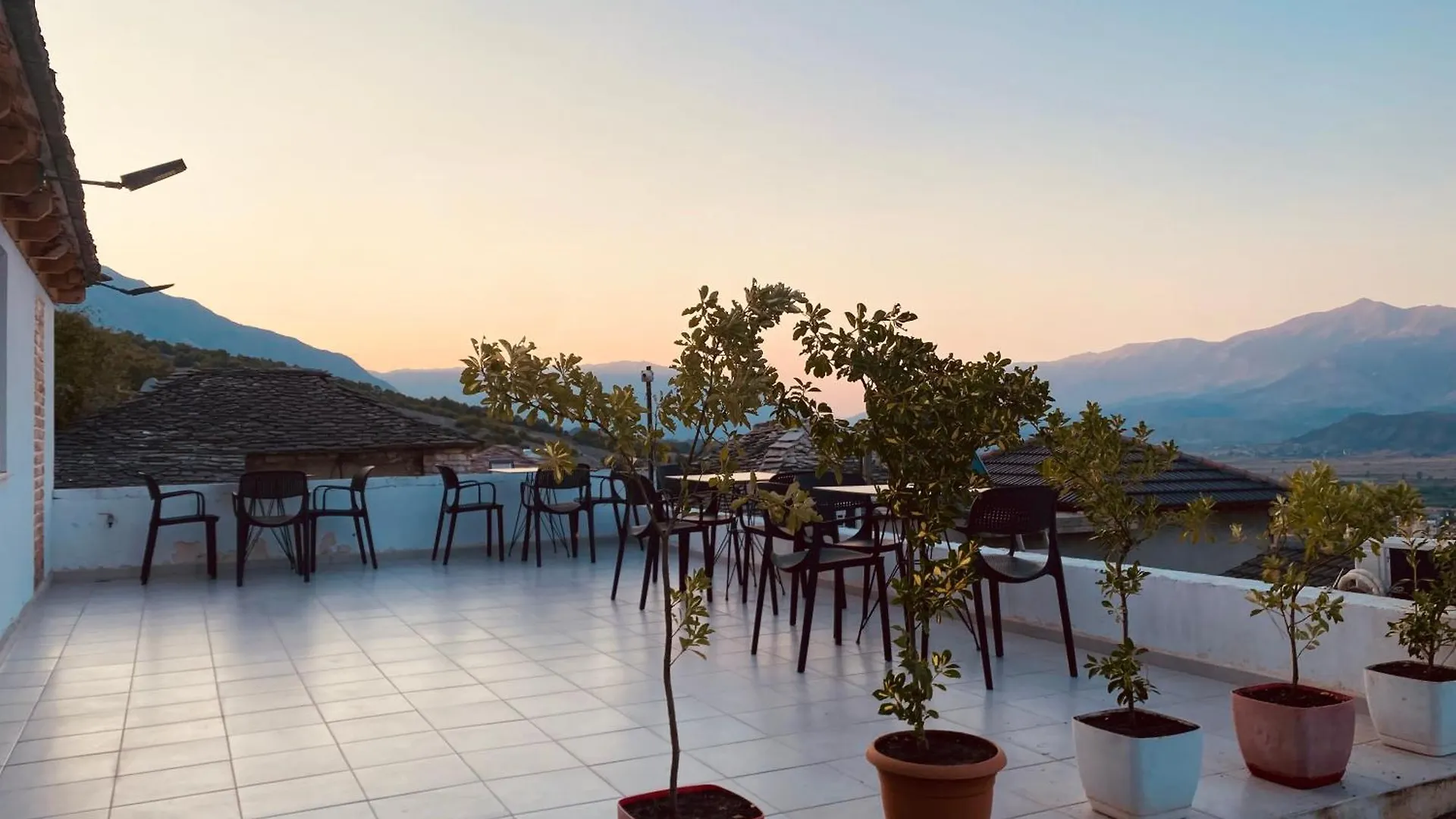 Vila Eri Gjirokaster Aparthotel